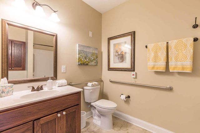 AL_Cedar_Suite_1B_436_Sq._Ft._Bathroom-1